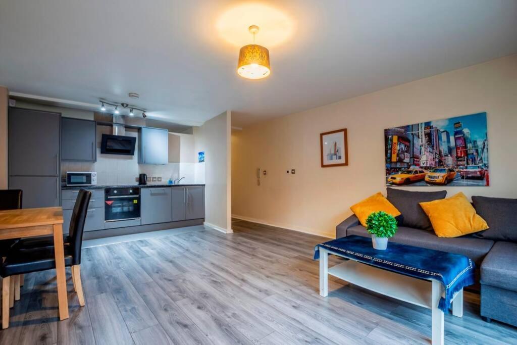 Central Apartment In The Heart Of Liverpool Bagian luar foto